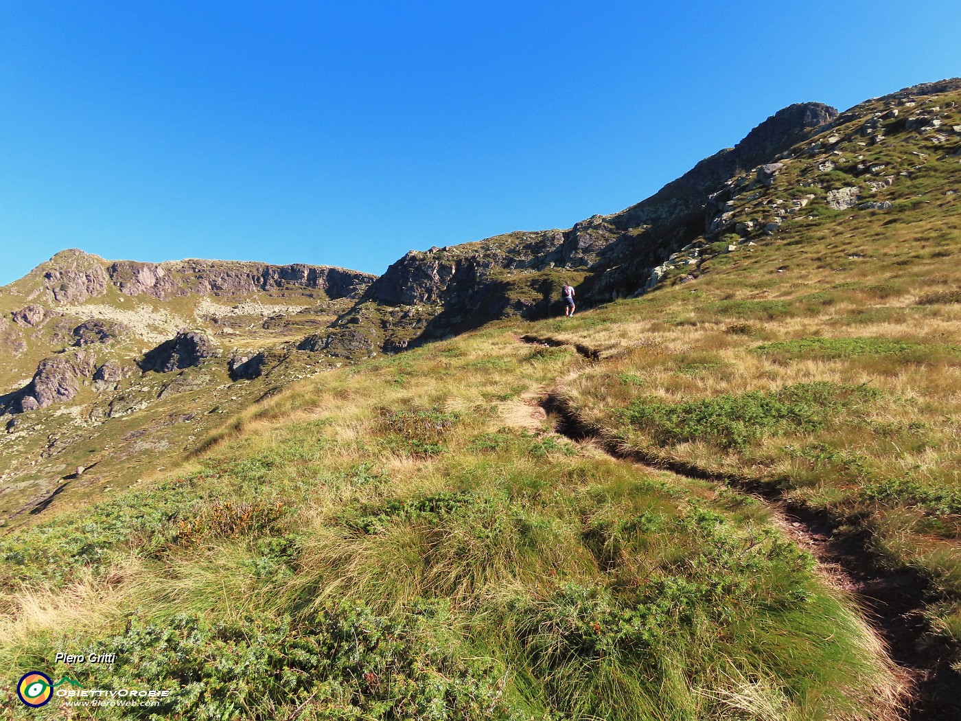 04 Superato il Passo di Marogella (1869 m) la salita prosegue  .JPG